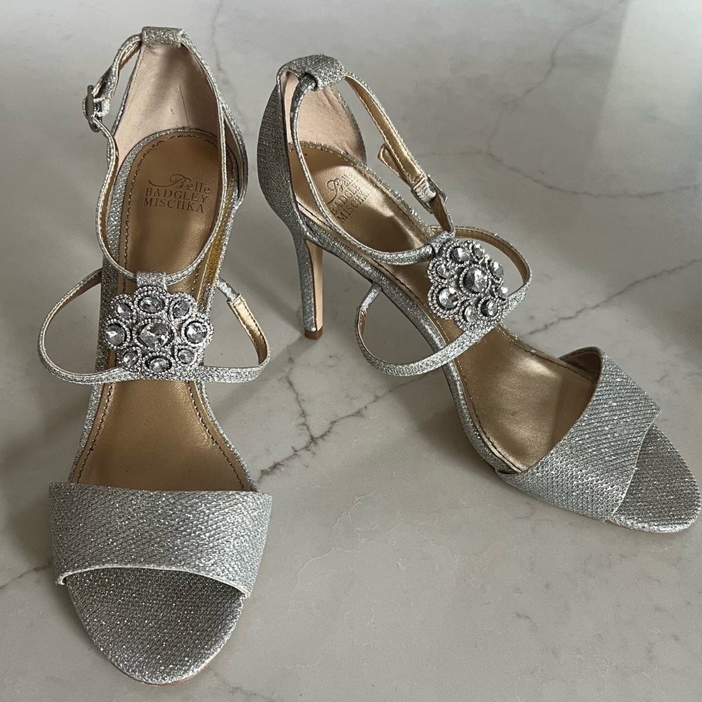 Badgley Mischka Belle Silver Metallic Rhinestone Embellished Heels Pumps 8.5